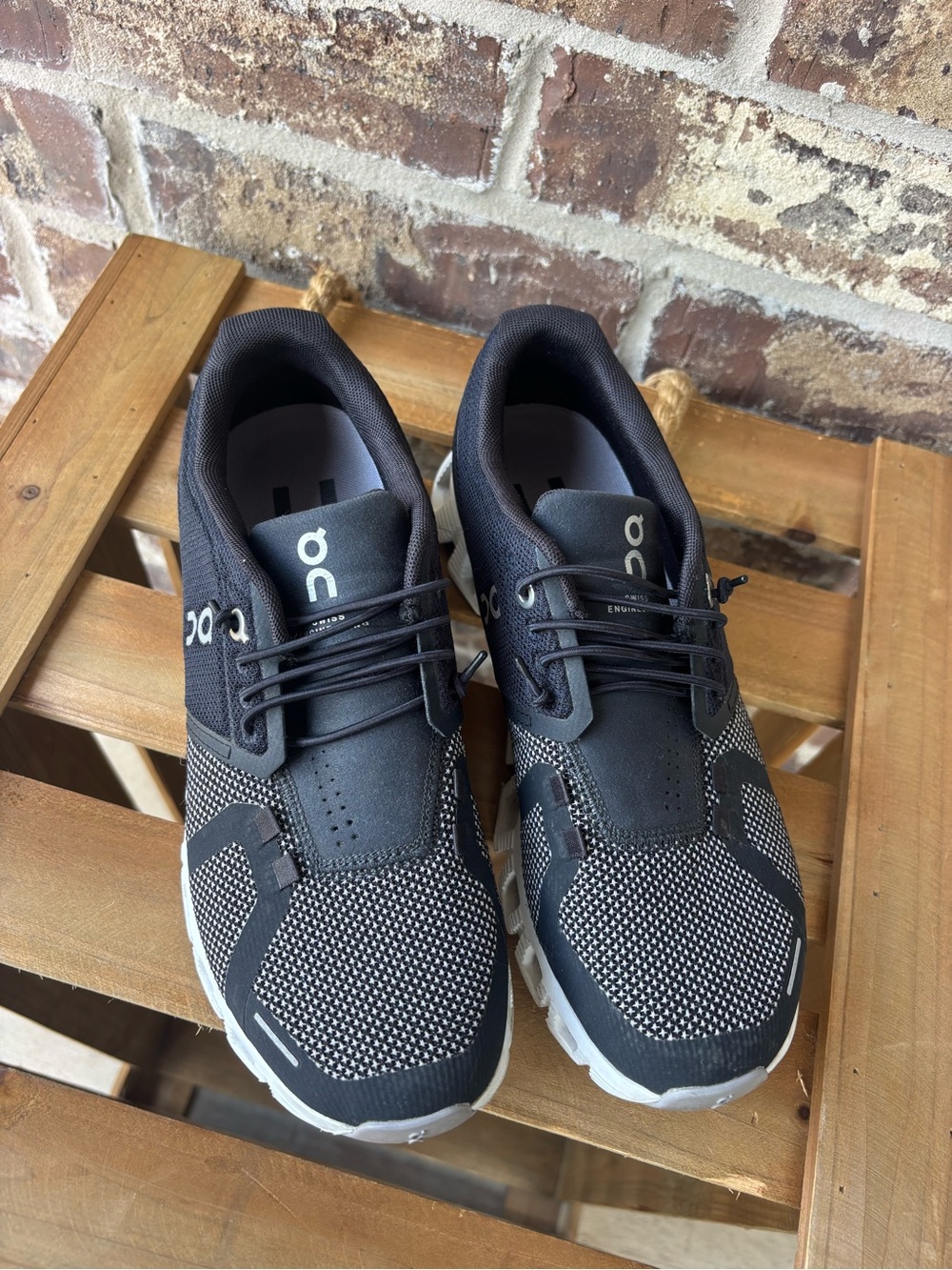 On Cloud 5 Combo Black/Alloy Women’s Size 7 - Picture 3 of 11